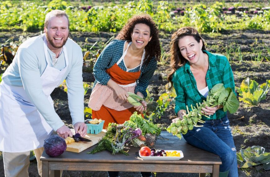 he farm-to-table idea is all about using fresh food from local farms instead of food that travels long distances. It’s not just a trend—it helps farmers,