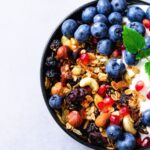 Breakfast is like the Wi-Fi for your brain—skip it, and you’re running on one bar all day. But mornings can be busy, so having quick and healthy options is important. Here are five easy breakfast ideas to start your day the right way.